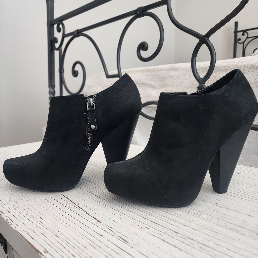 Elegant Black Ankle Boots